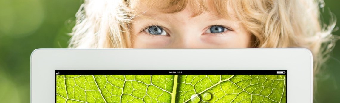 little girl with an ipod