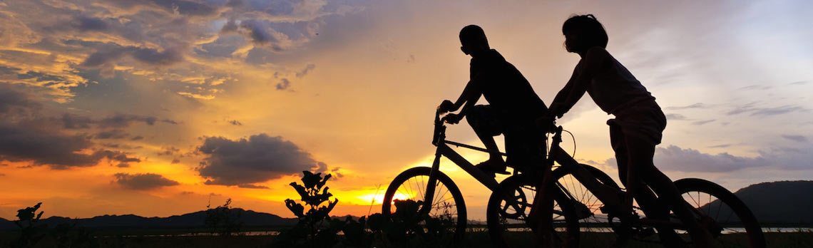 kids-on-bikes-at-sunset